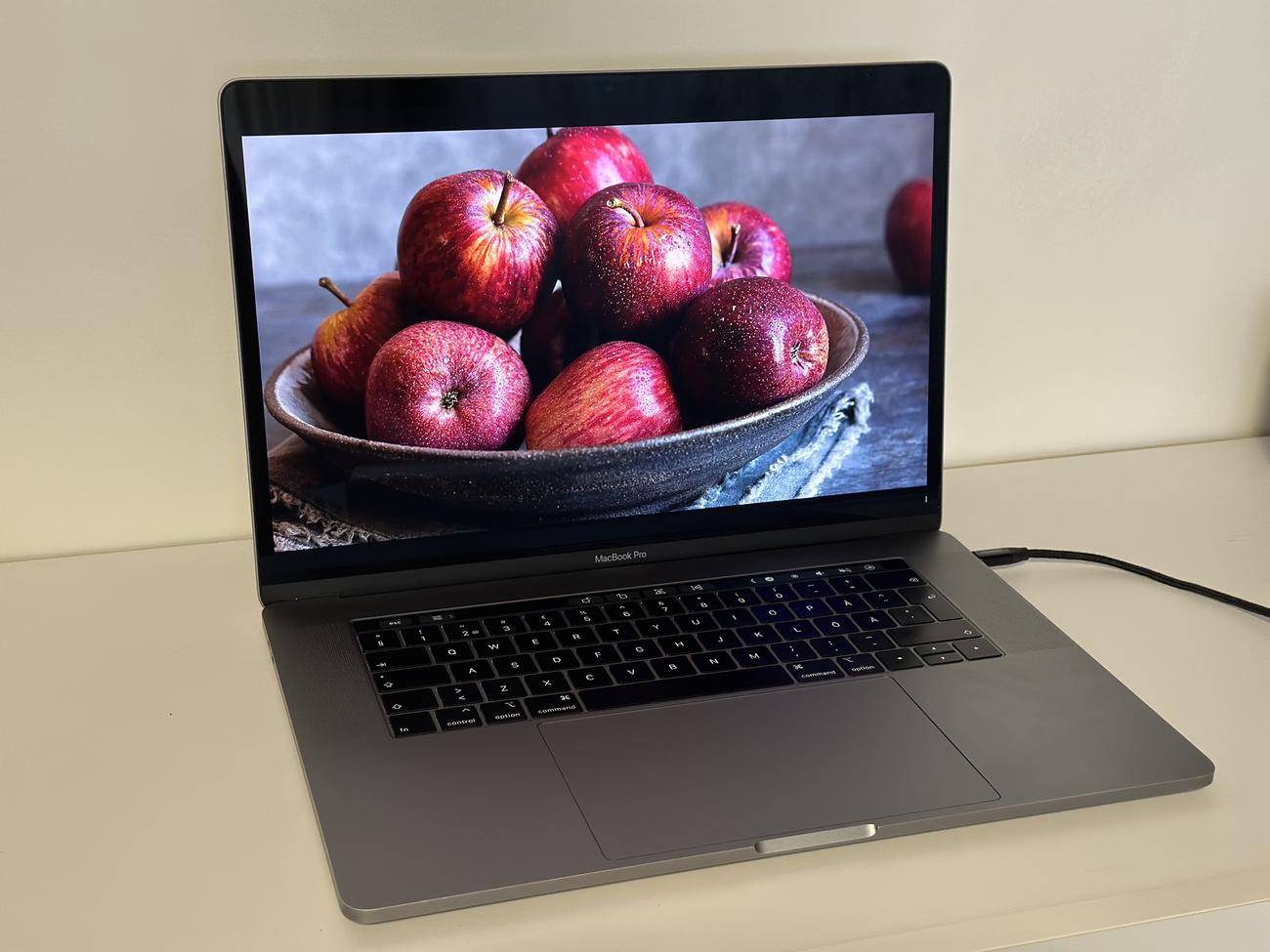 E777f3185d590e7e404cefc0823339428bc5877d large