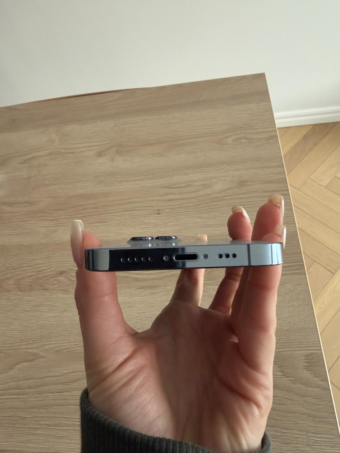 6b9b9c1e7b4255f2114c15d46c23dfafa8bf0c63 large